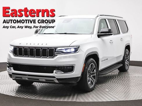 Used 2024 Jeep Wagoneer L Series II w/ Flexible Seating Group RWD image 1