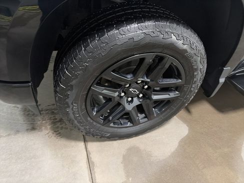 Used 2023 Chevrolet Silverado 1500 Custom image 9