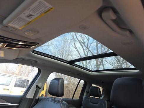 Used 2023 Jeep Grand Cherokee L Limited image 2