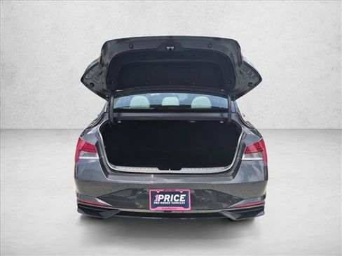 Used 2023 Hyundai Elantra Limited FWD image 6