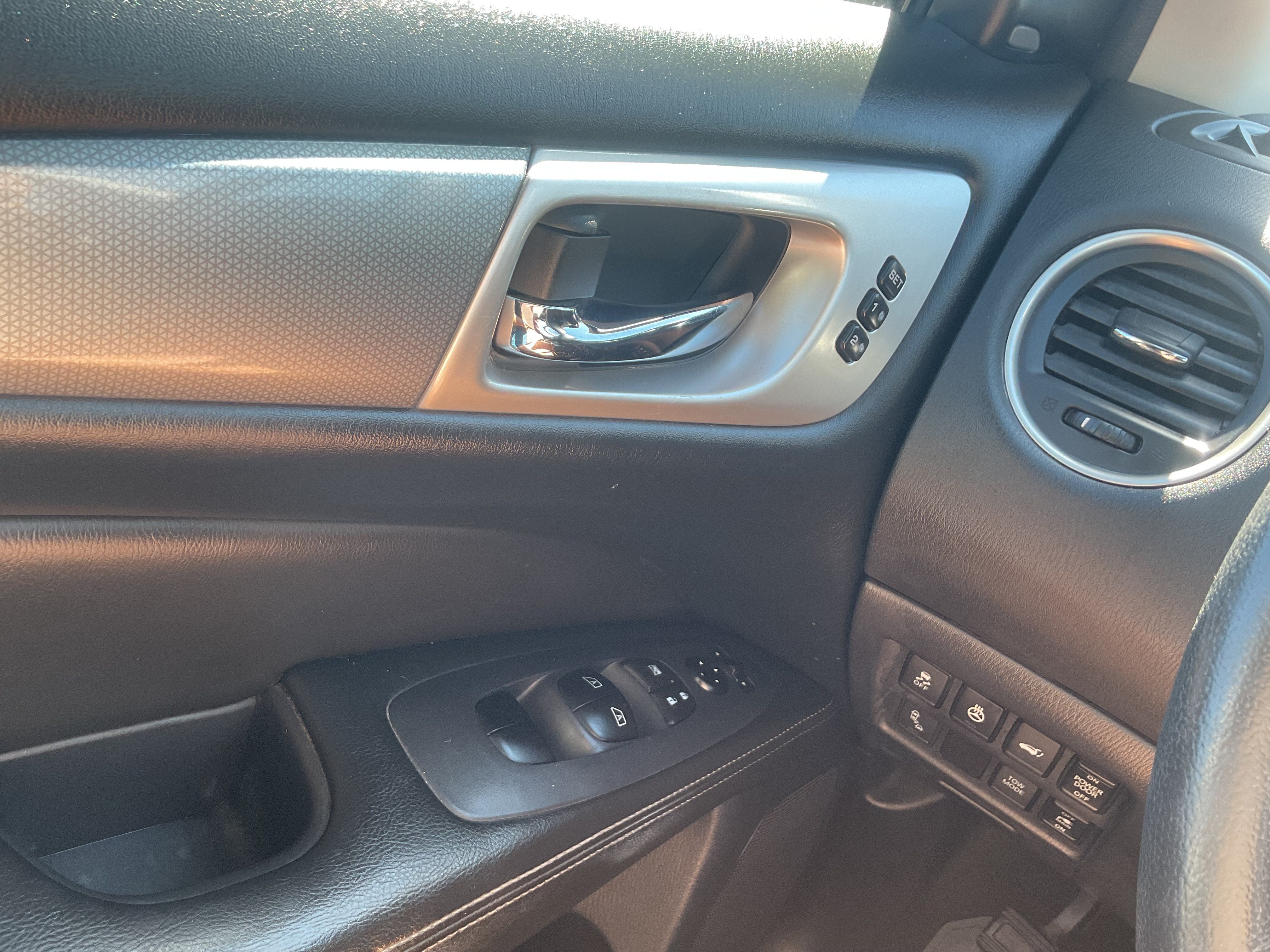 Used 2017 Nissan Pathfinder SL AWD/4WD image 17