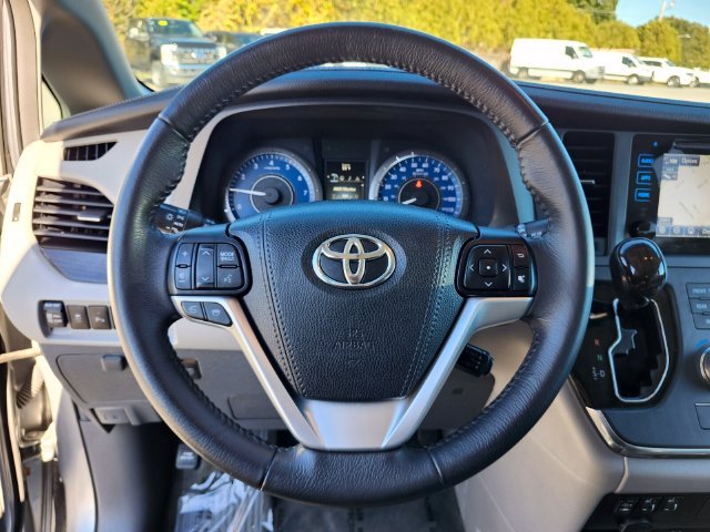Used 2017 Toyota Sienna XLE Premium w/ Outdoor Package AWD/4WD image 29