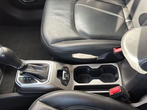 Used 2021 Jeep Renegade Limited image 16