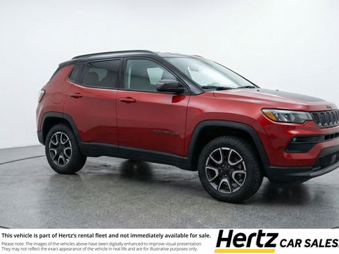 Used 2025 Jeep Compass Trailhawk AWD/4WD image 1