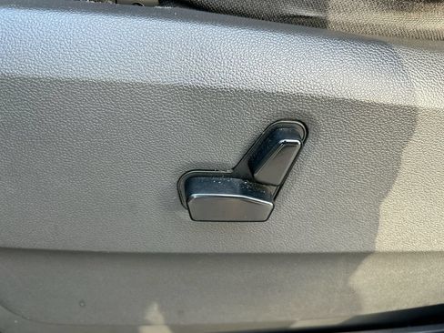 Used 2010 Dodge Grand Caravan SXT FWD image 12