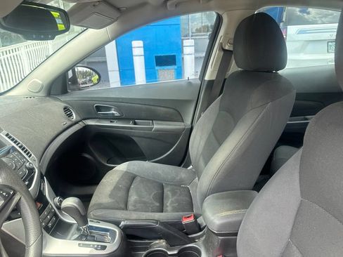 Used 2015 Chevrolet Cruze LT FWD image 13