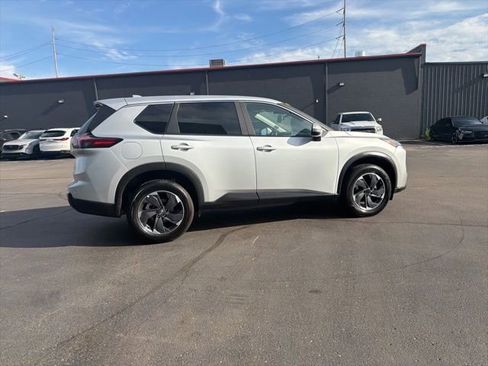 Used 2025 Nissan Rogue SV AWD/4WD image 6