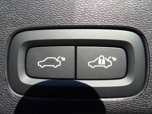 New 2026 Volvo XC60 B5 Plus w/ Protection Package Premier image 26