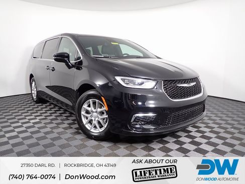 New 2025 Chrysler Pacifica Select image 1