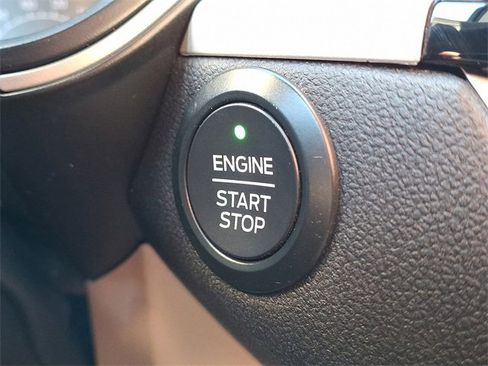 Certified 2020 Ford Escape SE image 22