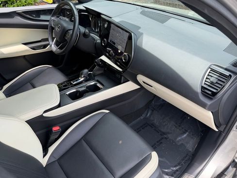 Used 2024 Lexus NX 250 FWD w/ Cold Area Package image 33