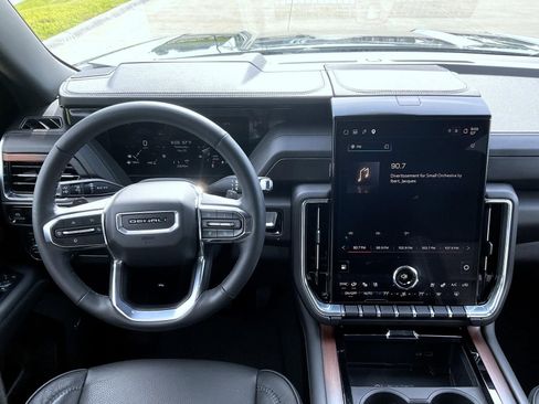 Used 2025 GMC Yukon XL Denali AWD/4WD image 14