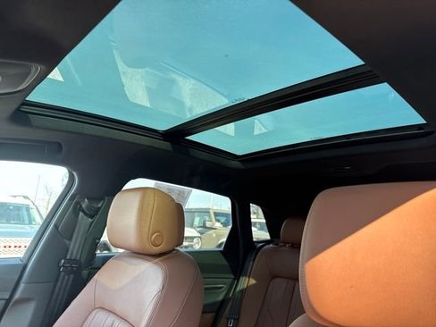 Used 2022 Audi e-tron Premium image 21