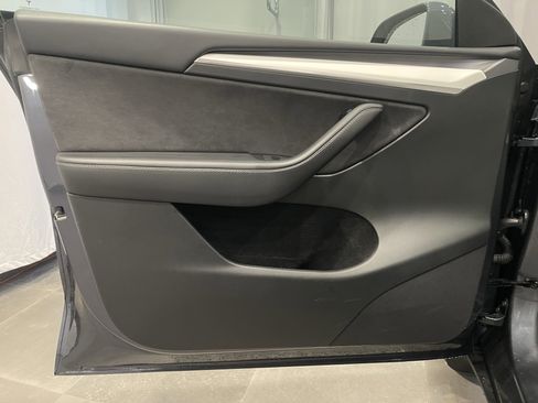 Used 2023 Tesla Model Y Long Range image 10