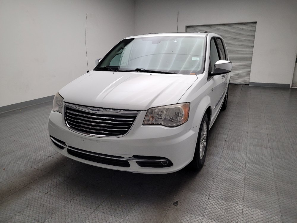 Used 2014 Chrysler Town & Country Touring-L FWD image 15