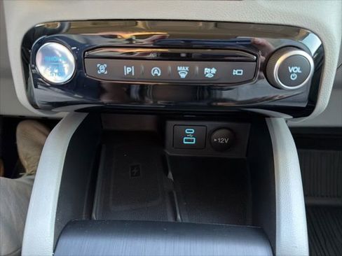 Used 2023 Ford Escape Platinum w/ Premium Technology Package image 32