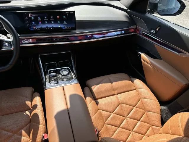 Used 2025 BMW 740i xDrive w/ Premium Package AWD/4WD image 16