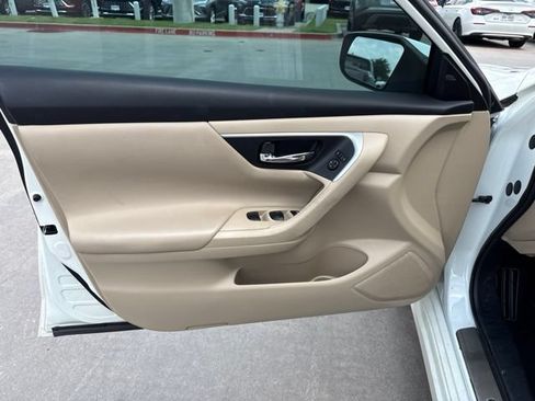 Used 2017 Nissan Altima 2.5 SV FWD image 7