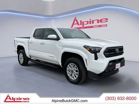 Used 2025 Toyota Tacoma SR5 AWD/4WD image 15