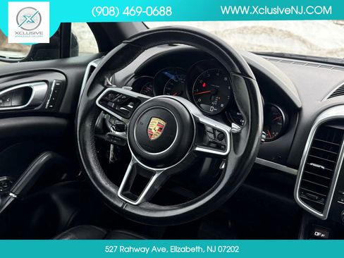 Used 2017 Porsche Cayenne Platinum Edition image 11