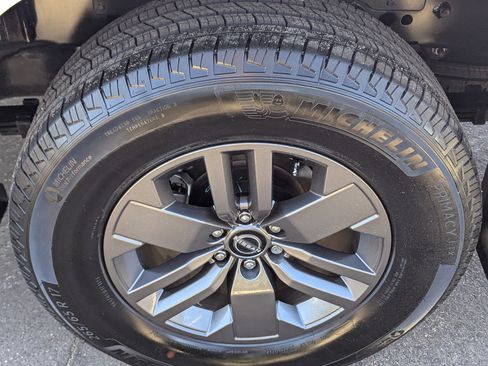 Certified 2025 Nissan Frontier SV w/ Tow Package image 7