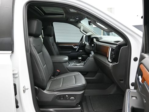 Used 2023 GMC Sierra 1500 Denali w/ Denali Reserve Package AWD/4WD image 13