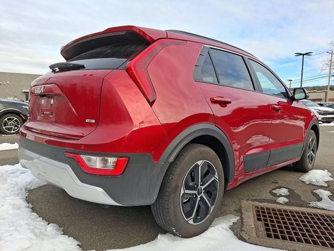Used 2024 Kia Niro EX image 4