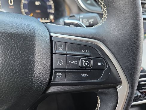 Used 2023 Jeep Grand Cherokee L Laredo AWD/4WD image 21