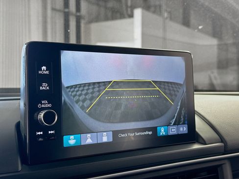 New 2025 Honda Pilot Touring image 9