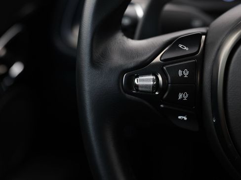 Used 2018 Aston Martin DB11 V12 RWD image 30