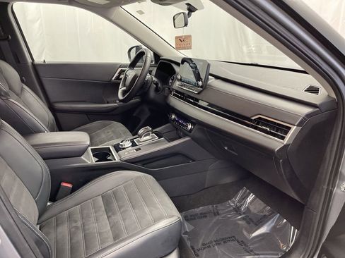 Used 2024 Mitsubishi Outlander SE Black Edition image 28