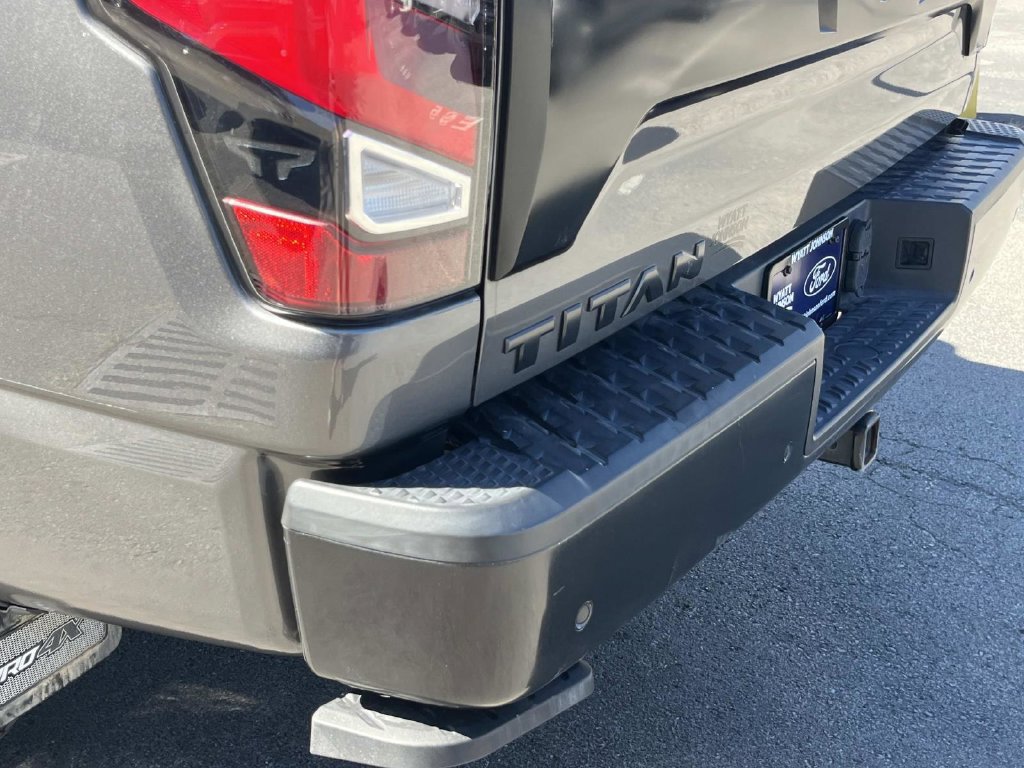 Used 2021 Nissan Titan PRO-4X w/ Pro-4x Convenience Package AWD/4WD image 12