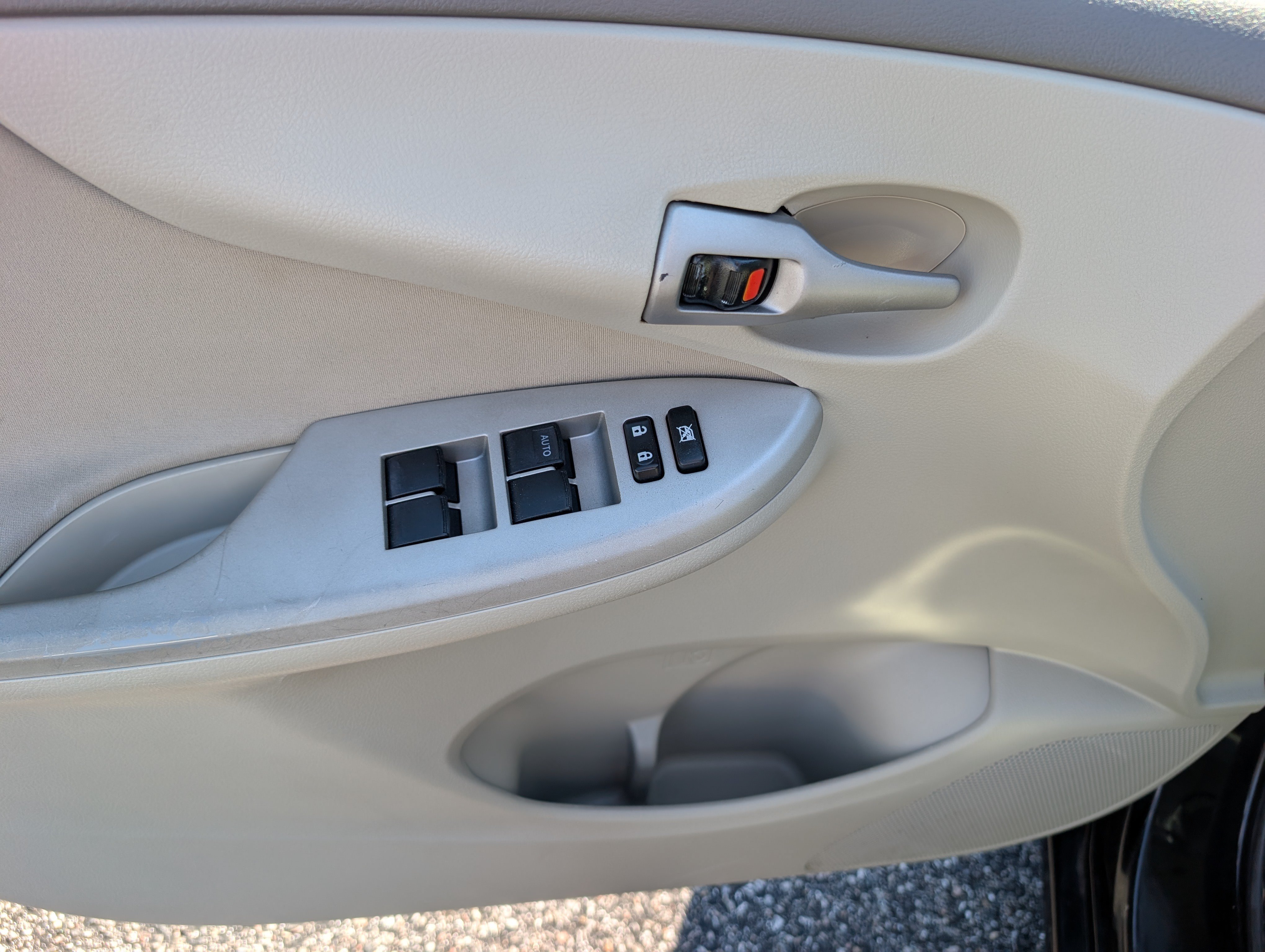 Used 2010 Toyota Corolla LE FWD image 19