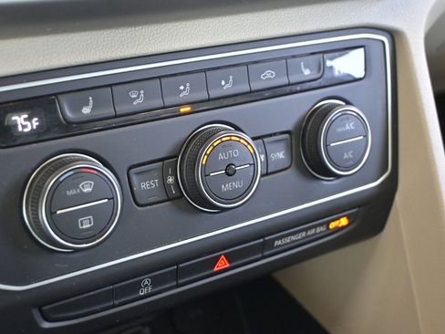 Used 2019 Volkswagen Atlas SE w/ Panoramic Sunroof Package image 23