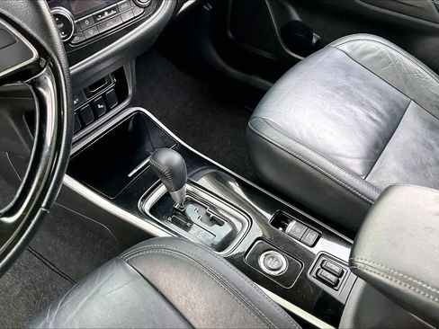 Used 2019 Mitsubishi Outlander SEL image 17