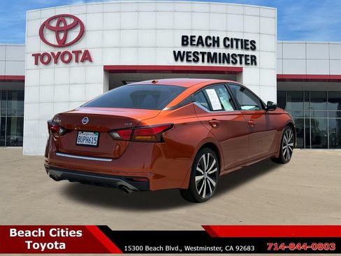 Used 2021 Nissan Altima 2.5 SR FWD image 12