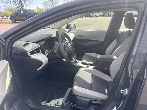 Used 2025 Toyota Corolla LE image 17
