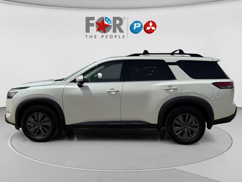 Used 2022 Nissan Pathfinder SV w/ SV Black Package image 2