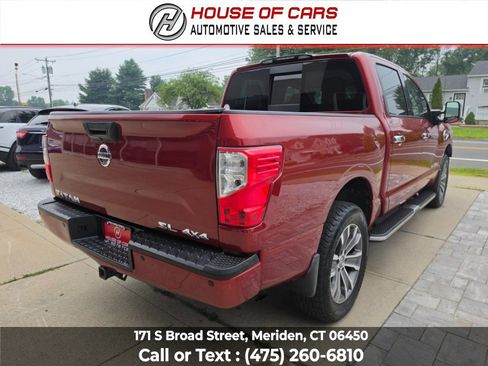 Used 2017 Nissan Titan SL w/ SL Towing Convenience Package AWD/4WD image 4