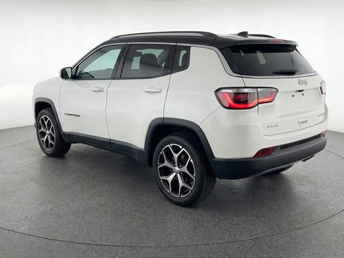 Used 2025 Jeep Compass Limited image 5