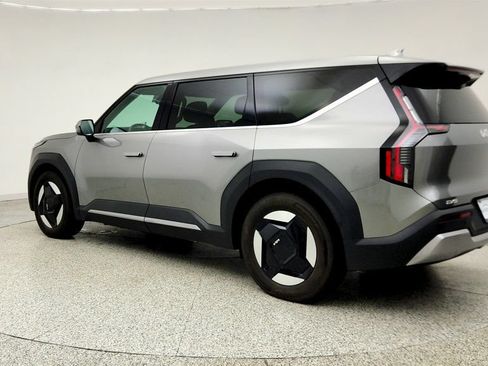 Used 2024 Kia EV9 Light Long Range RWD image 7