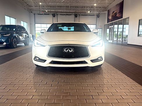 Used 2018 INFINITI Q60 3.0t Luxe w/ Sensory Package 3.0T Luxe RWD image 2