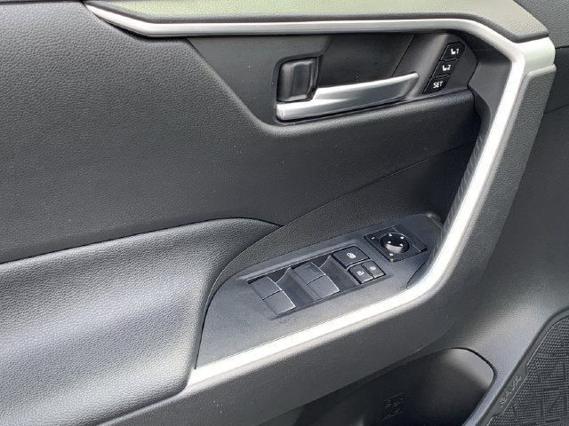 Used 2021 Toyota RAV4 XLE Premium FWD image 17