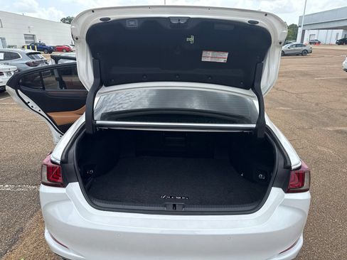 Used 2023 Lexus ES 350 w/ Premium Package FWD image 9