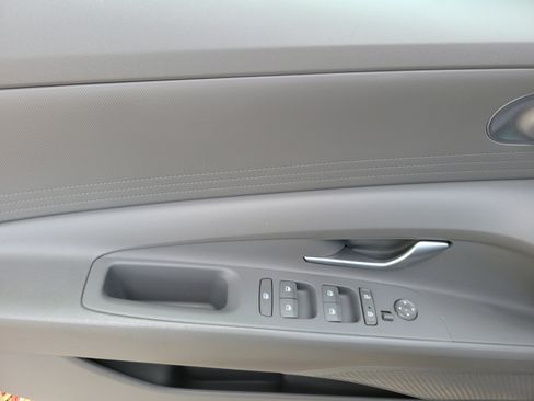 Used 2023 Hyundai Elantra Blue FWD image 19