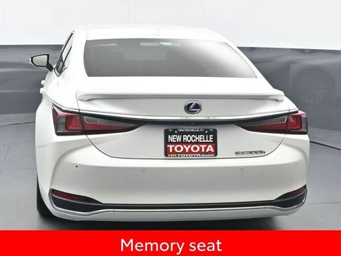 Used 2021 Lexus ES 300h w/ Accessory Package image 5