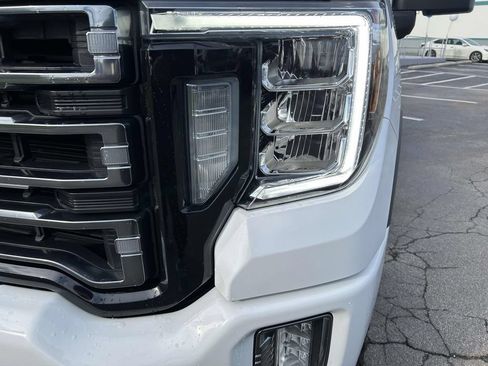 Used 2021 GMC Sierra 2500 AT4 w/ AT4 Premium Plus Package AWD/4WD image 12
