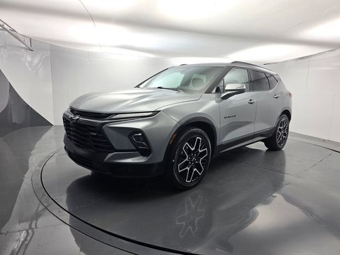 Used 2025 Chevrolet Blazer RS w/ Driver Confidence II Package FWD image 8