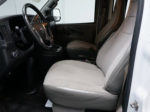 Used 2019 GMC Savana 2500 Extended Van 3D w/ Driver Convenience Package image 9