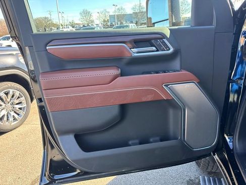New 2026 GMC Sierra 2500 Denali Ultimate w/ LPO, Black Badging Package image 22